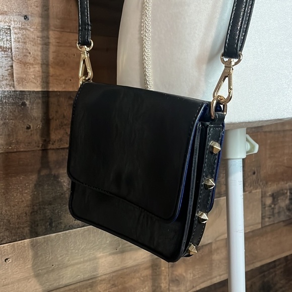 Vr Black Crossbody Bag Adjustable Straps Gold Tone Spikes - Picture 7 of 13